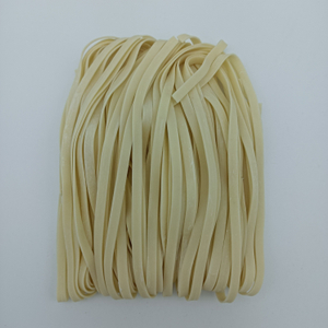 Liji Основательно упаковывает мгновенную китайскую яичную лапшу.